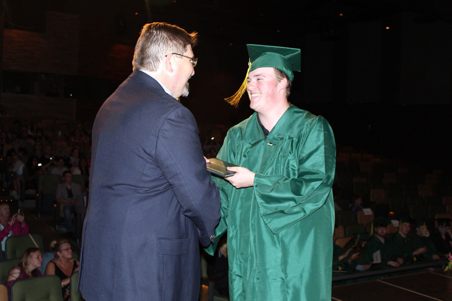 060419-ctzn-news-dsl-grad022.jpg